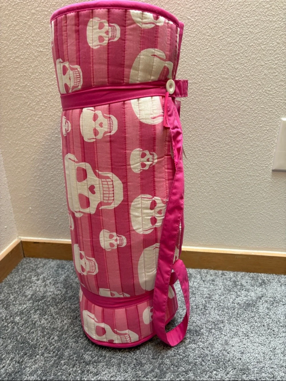 NWT Betsey Johnson Pink Skull Quilted Beach / Pool Mat with Pillow & Carry Strap